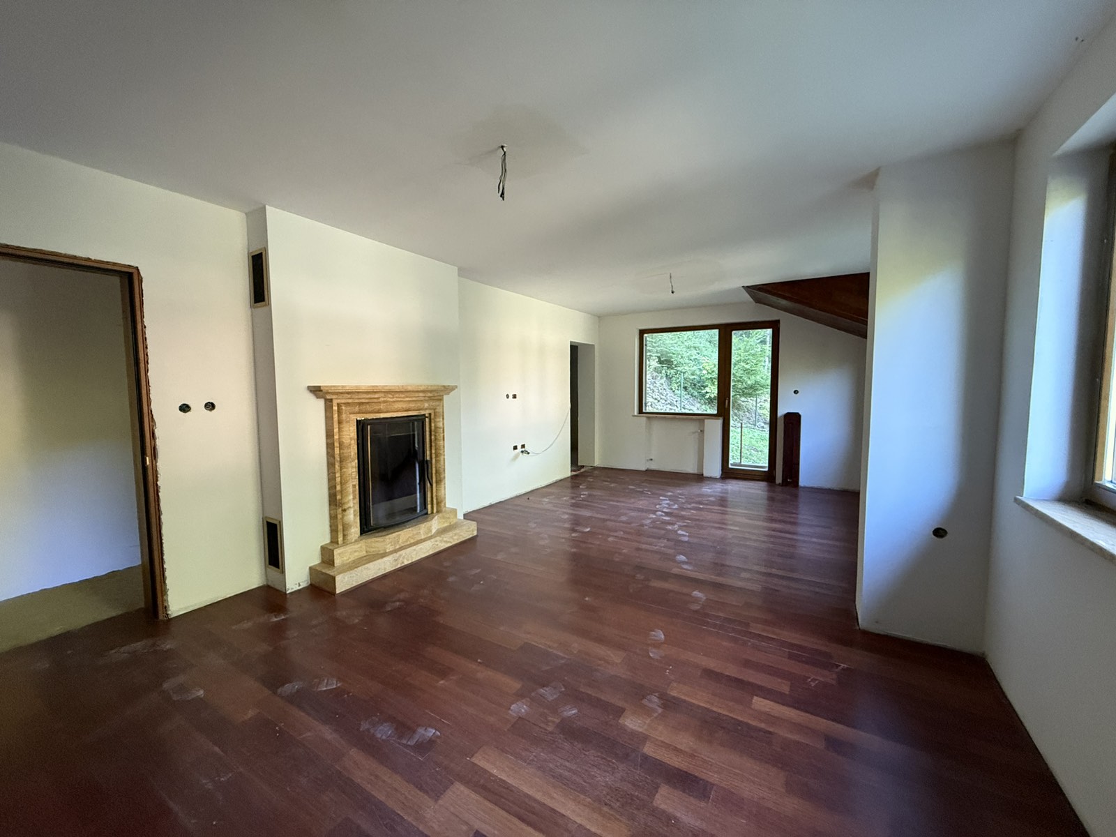 Evergreen Palace interior and grounds