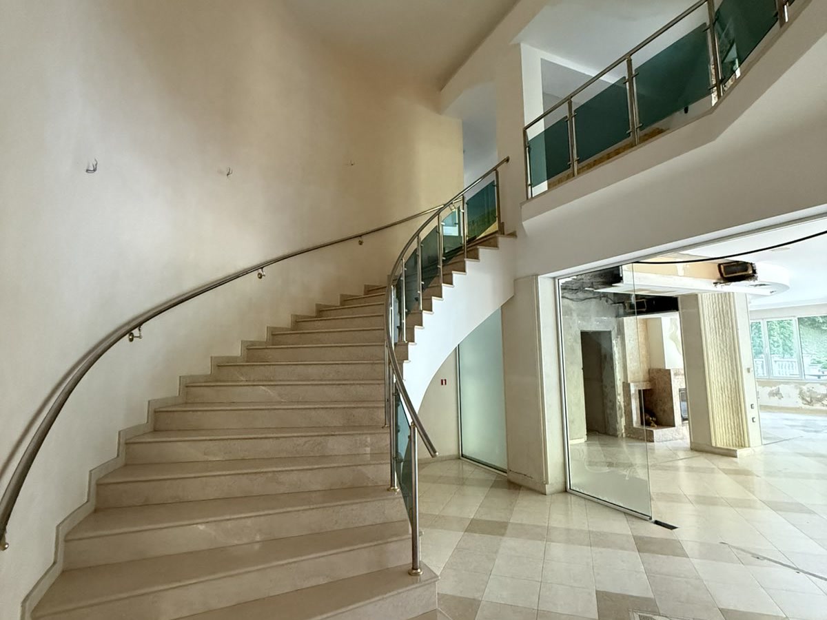 Evergreen Palace interior and grounds